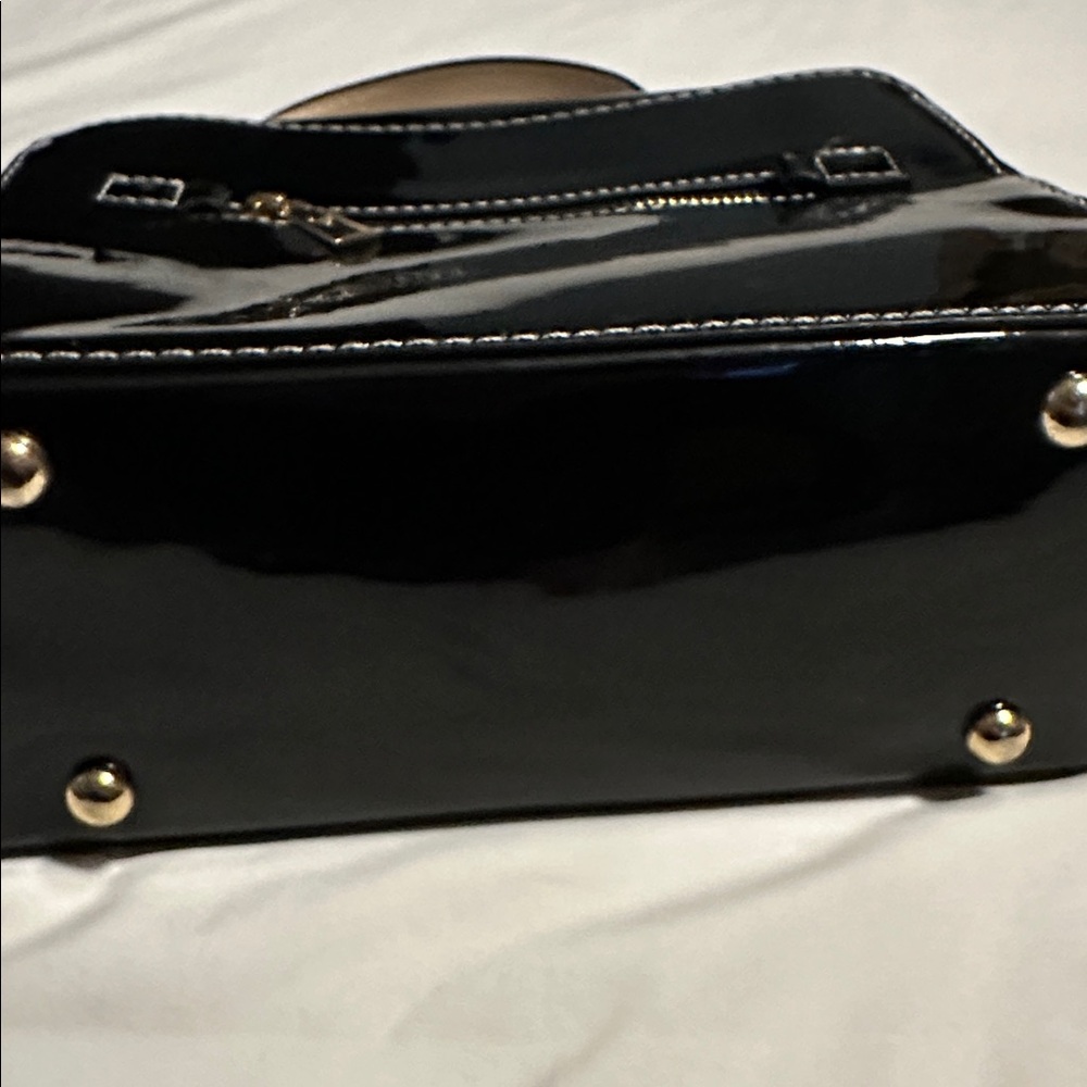 Vanessa Williams Black
Patent Leather Square Box
Camera Crossbody Bag - Picture 4 of 6